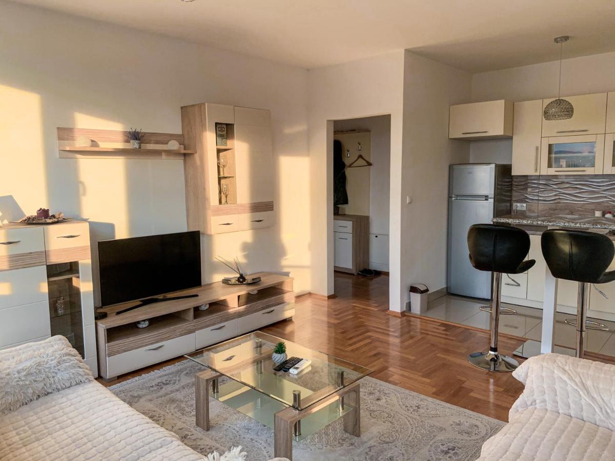 Stan Na Dan Bella Lägenhet Banja Luka Exteriör bild